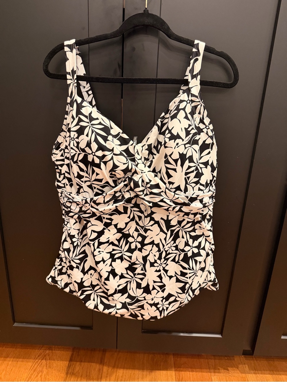 Lands’ End 20W DD Cup Black White Floral Tankini Top